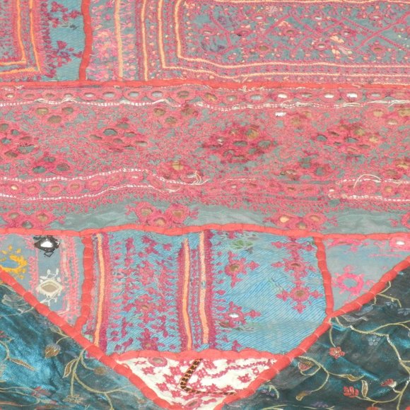 Large Quilt - Handmade Wall Art - Fibre Art - Pakistani Handicraft - Picture 7 of 8